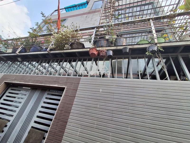 Nhà 4 tầng đẹp lung linh . dtsd 180 . vào ở ngay . đường 17 linh trung