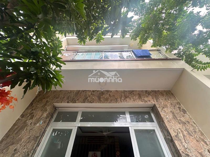 Cho thuê nhà đường kênh 19-5 sau aeomail tân phú dt 5x18 
