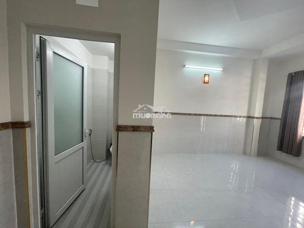 Phòng trọ có ban công, máy lạnh, wc riêng tại lê thị hoa, bình chiểu - 2