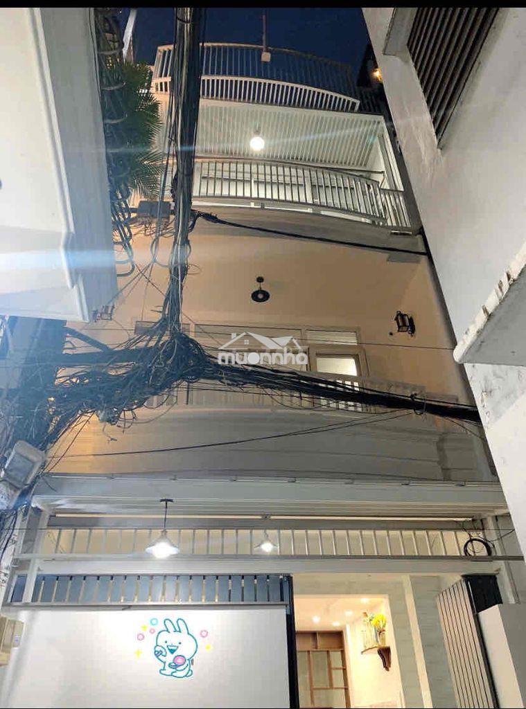 Nhà hiếm dt to gần đường chính