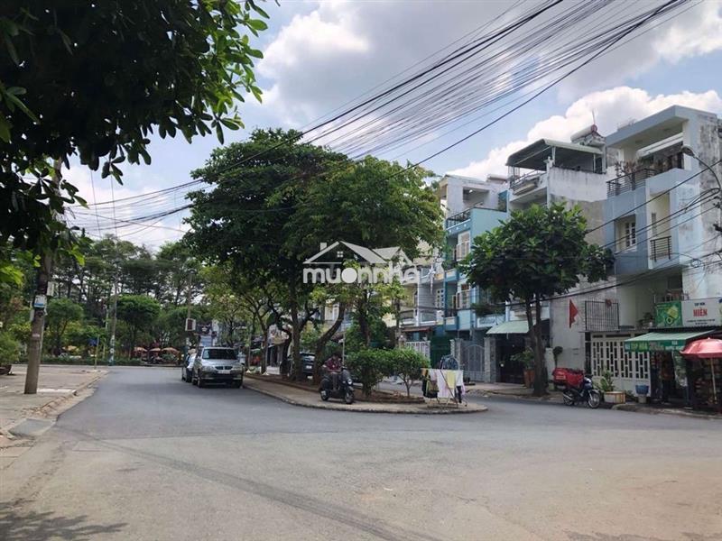 Biệt thự sân vườn hồ bơi mặt tiền khu – gần global city