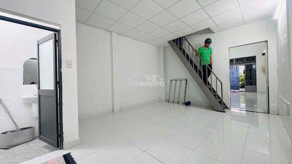 Chính chủ cho thuê nguyên căn đường đô đốc long 4.1x18.5m trống suốt - 4