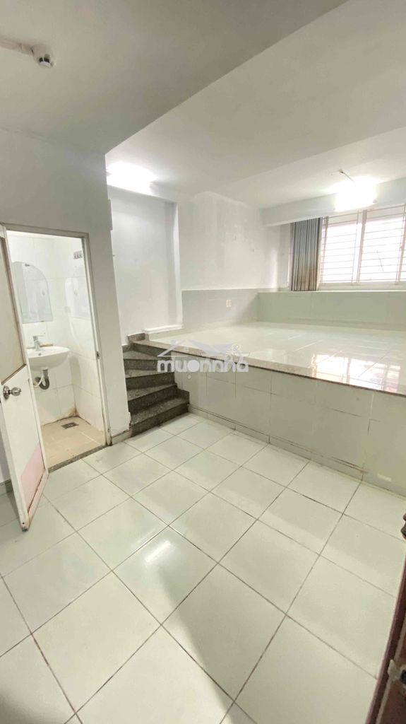 Phòng trệt 1pn tách bếp  ngay lê thị hồng
