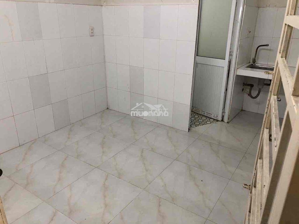 Trống vài phòng có gác, phòng ban công, cửa sổ. - Ảnh 4