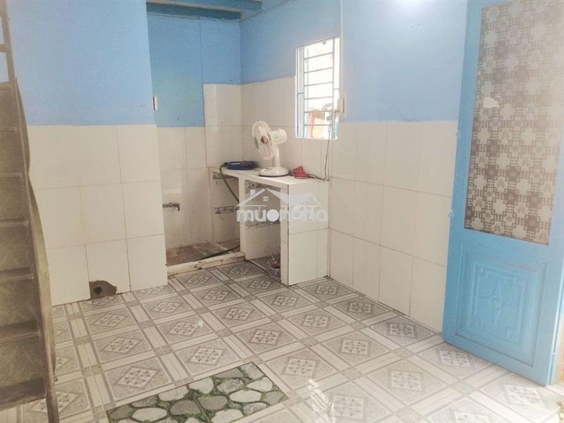 Phòng trống ngay ngã 4 bốn xã có gác thích hợp cho gia đình