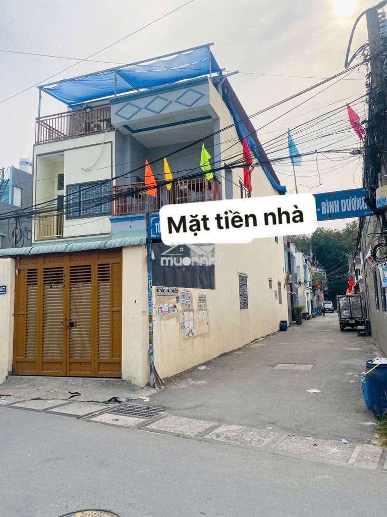 Nhà lầu đường xe hơi gần ngã ba ông xã 
