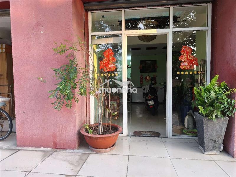 Cho thuê nhà mặt tiền rộng thoáng mát đậu xe hơi thoải mái