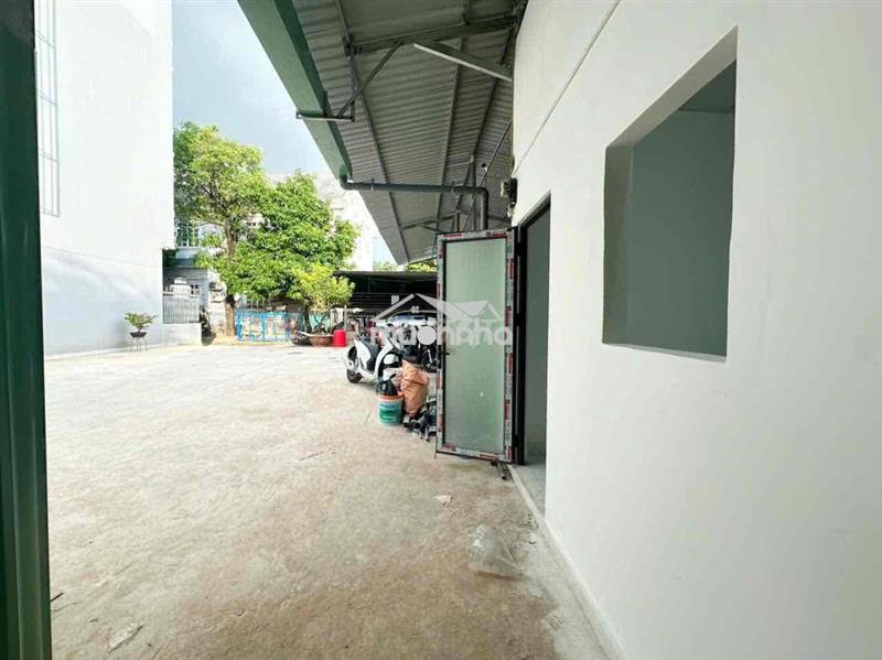Dãy phòng trệt rộng - mới được hoàn thiện chưa qua sử dụng