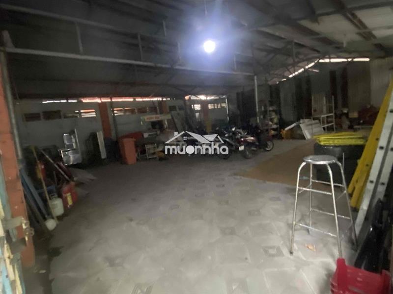 Kho chứa đồ hơn 500m2 kê bên lâm văn bền