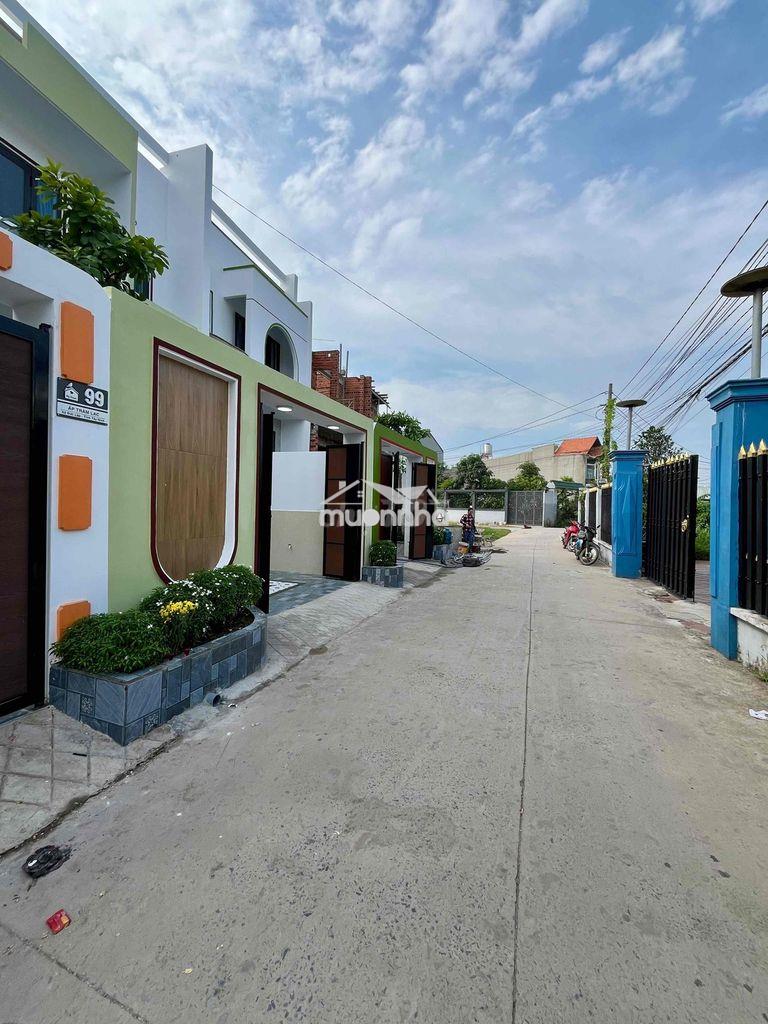 Nhà lầu giá *** tại trung tâm ngã3 mỹ hạnh nam