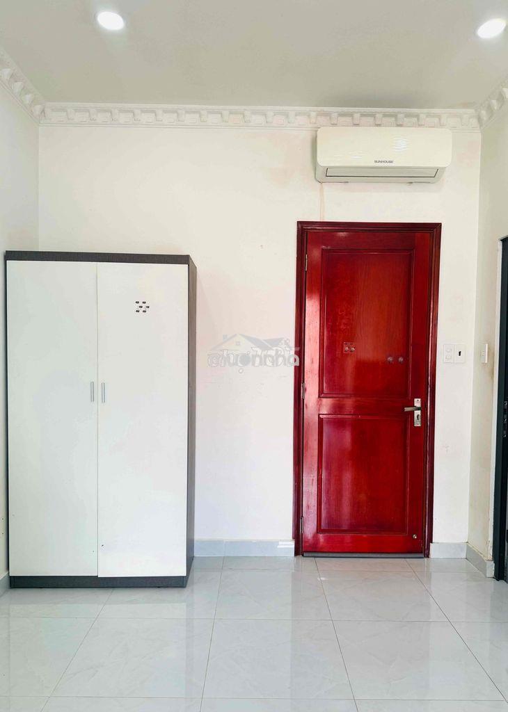 Cho thuê chdv đủ nội thất, xách vali vào ở ngay, sát trung tâm q1,3