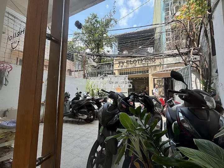 Cho thuê mb trệt kinh doanh +  kèm sân trống - phường bến thành