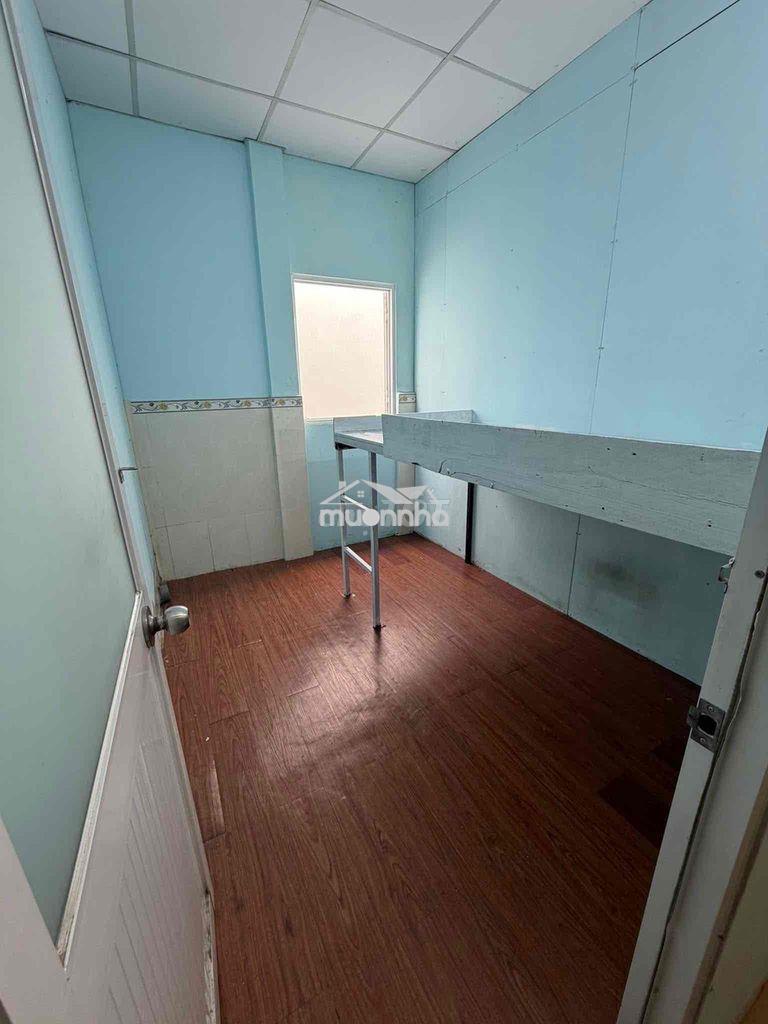 Phòng tầng 1 thoáng - tolet chung (2người)khu an ninh - hẽm rộng rãi