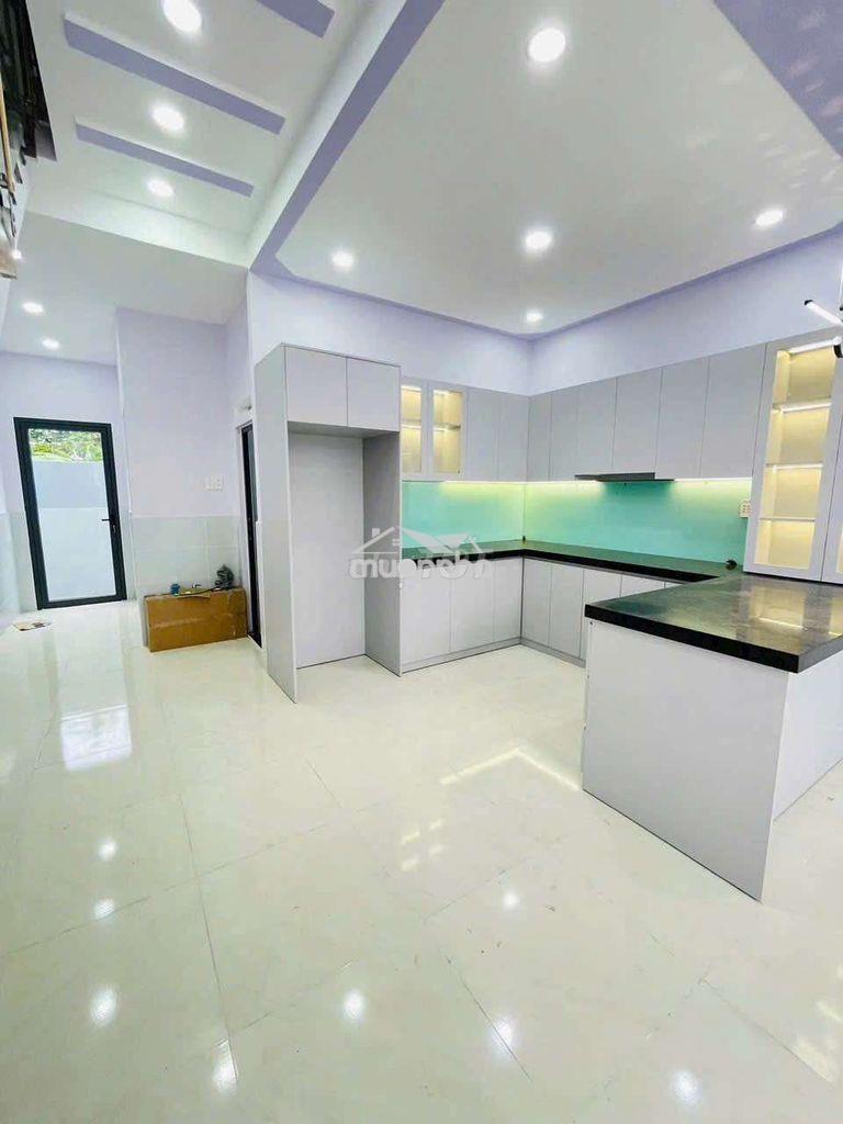 Nhà ngay chợ bà điểm đúc lưng xinh đẹp - 3