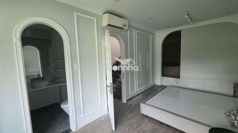 Nguyên căn nhà đẹp ngay chợ bà hoa