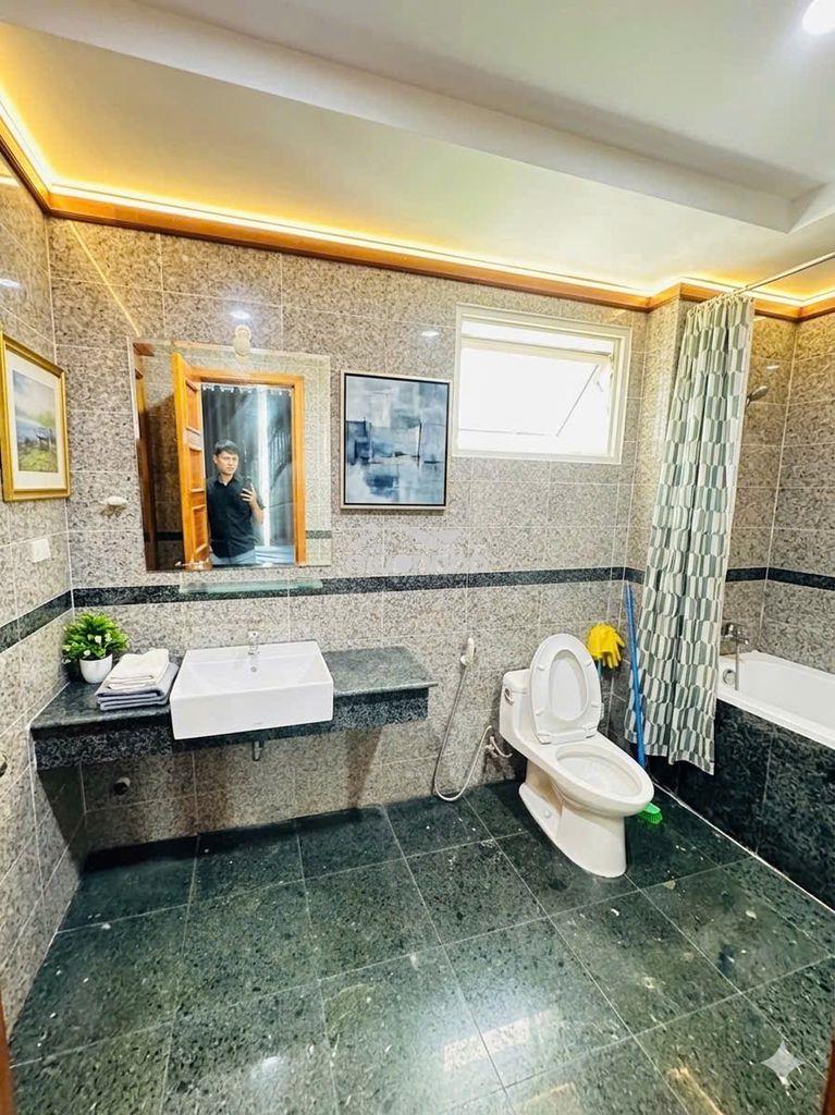 Cho thuê căn hộ phú hoàng anh- 3pn 129m2 nhà đang trống - 4
