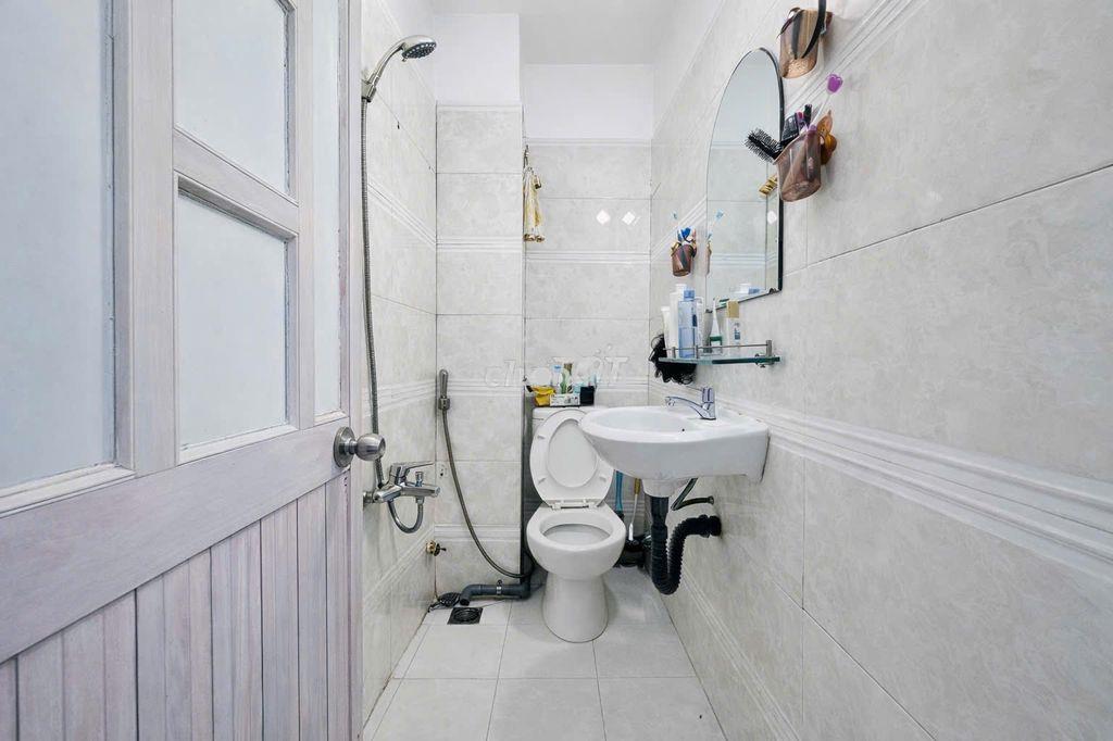 Ban công thoáng thuận tiện đi phú mỹ hưng, cầu tân thuận, free xe - 4
