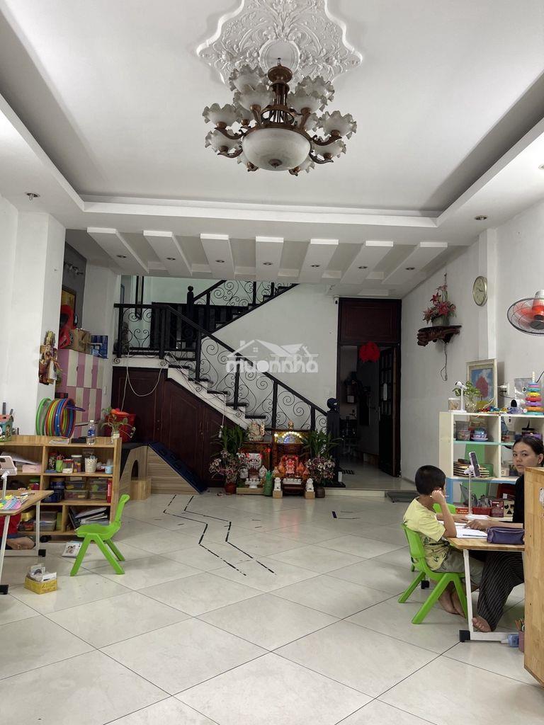 Nở hậu - xe hơi ngủ trong nhà - thông trường sa bán nhà cmt8 tân bình