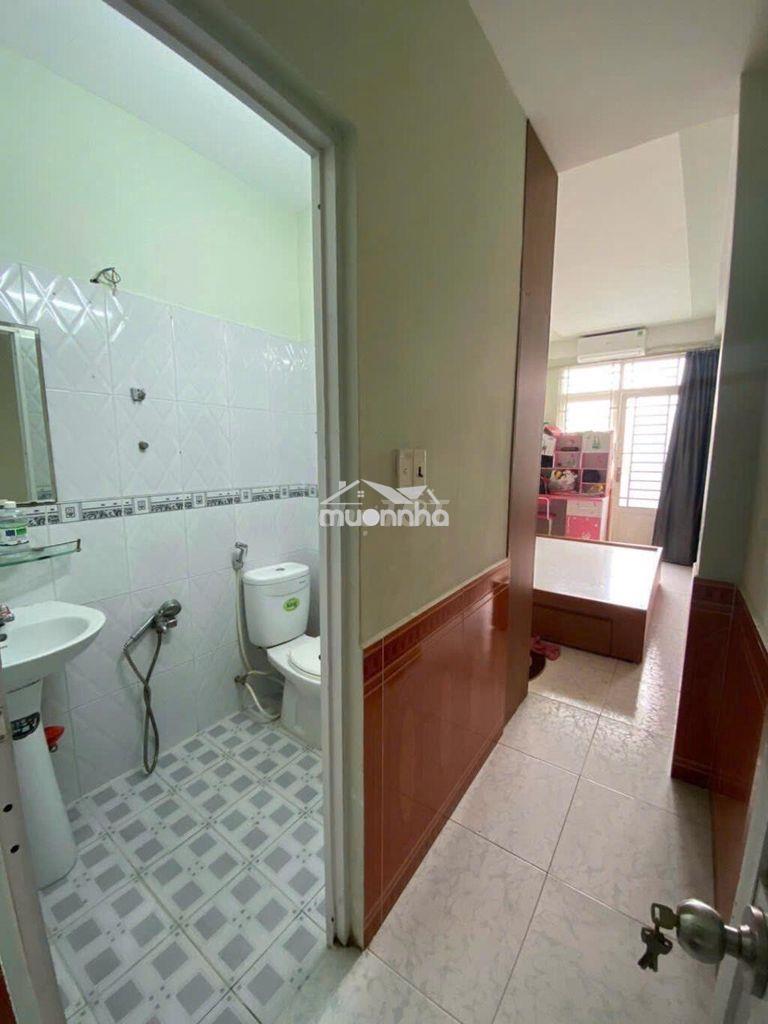 Nhà hơn 2 tỷ  - 3 tầng - dọn vào ở ngay - thoại ngọc hầu - tân phú