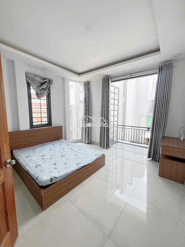 Phòng ban công 5’ đến công viên gia định