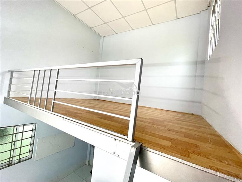 Phòng riêng 25m2, 1pn, có gác, trần cao thoáng.