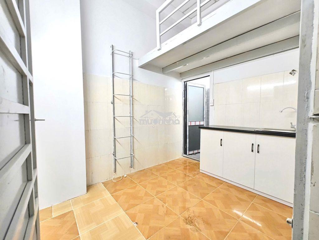 Sẵn nhiều phòng gác rộng rãi - 2