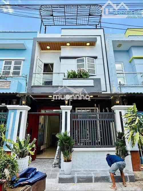 Bán gấp nhà hai bà trưng, quận 3. giá:5tỷ/61m2. sổ hồng. cho thuê 23tr