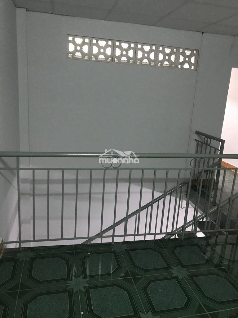 Bán nhà cấp 4, có gác lưng, hẻm ba gác, gần bệnh viện quận thủ đức