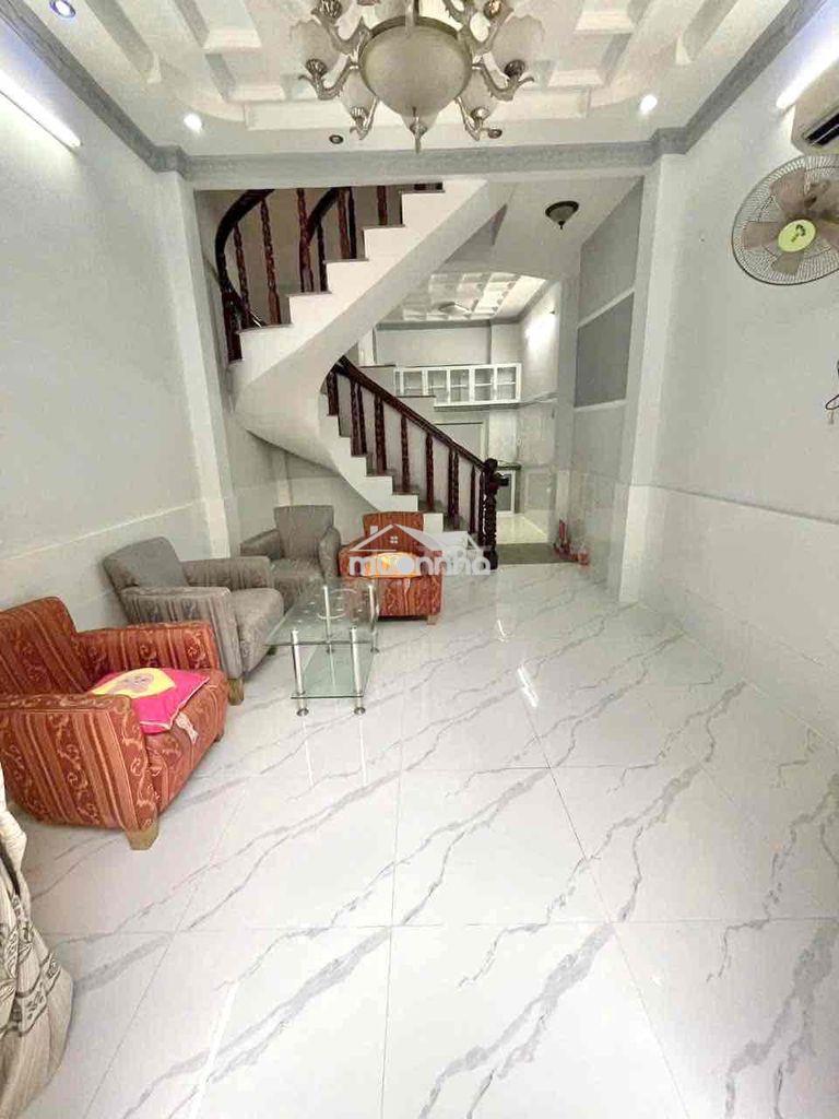 Nhà còn mới 44m2 2lầu 3pn 3wc hxh quang trung