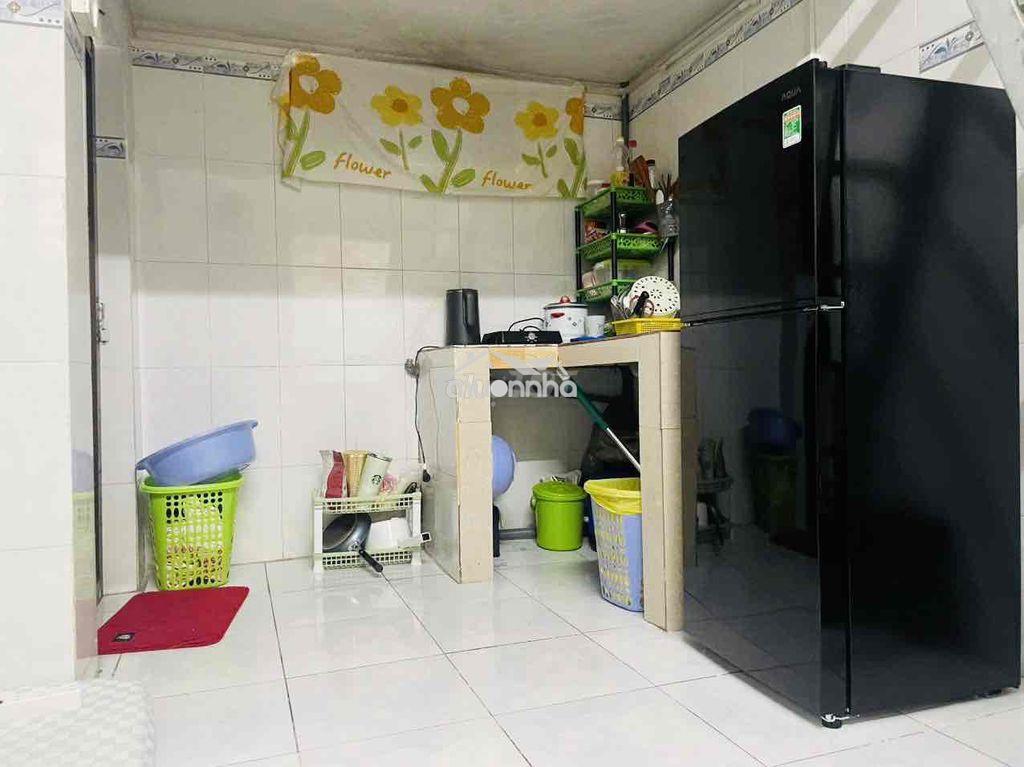 Nữ share phòng - 4