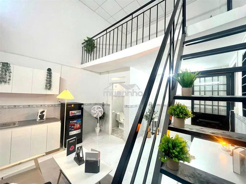 Dạng nhà 1 trệt 1 lửng có máy lạnh sẵn gác siuuu rộng ngay ngã tư 4 xã