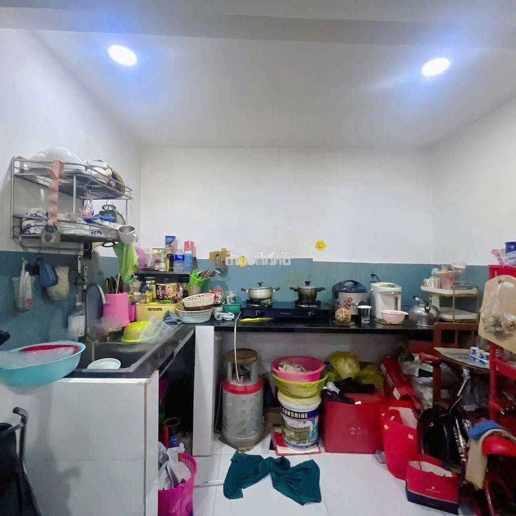 Nhà đẹp hẻm nhỏ, vị trí đắc địa 439// đoàn văn bơ p.xóm chiếu sát q1 - 2