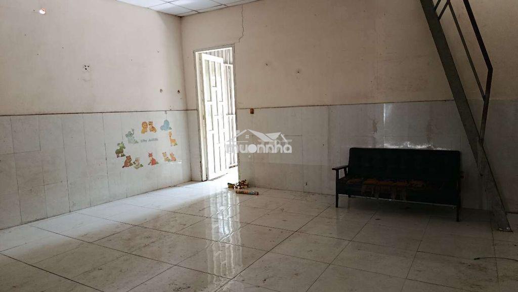Nhà cho thuê 1tr 1 gác full đường xe hơi tới nơi ngã 4 bình phước - Ảnh 4