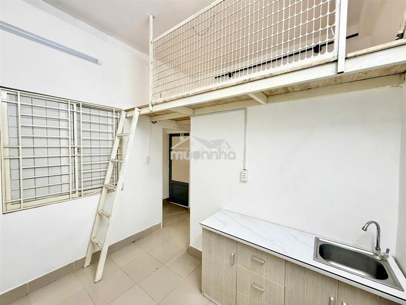 Phòng gác lửng, cửa sổ trời full nội thất. gần đầm sen giá chỉ 3tr