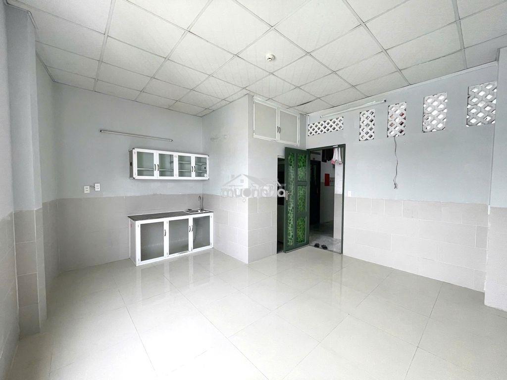 Cửa sổ thoáng cách, sẵn kệ bếp cách hub chỉ vài bước chân đến trường - Ảnh 3