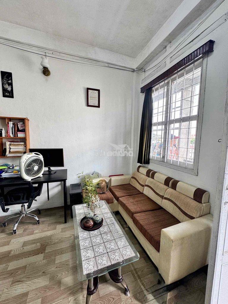 Chung cư lạc long quân. 45m2. ngay chợ hoa đầm sen