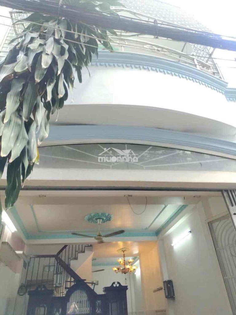 Nhà nguyên căn rộng. hình thật 100%.