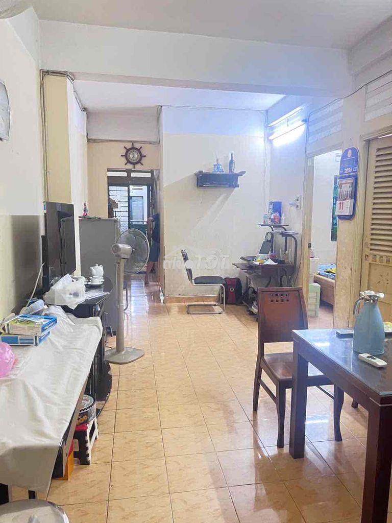 Chung cư có thang máy. dt 58m2 có 2 pn,2 wc