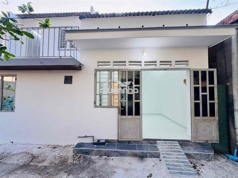 Nhà sổ hồng riêng ,hơn 2ty sát bên làng đhqg tp hcm