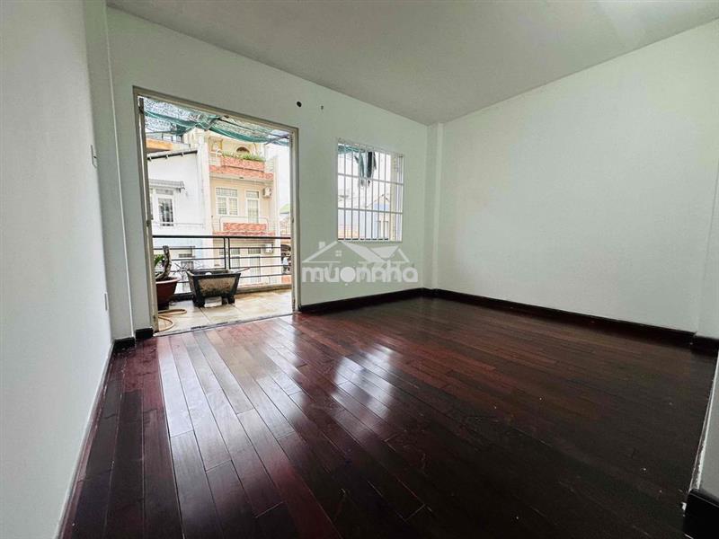 1 pn tách bếp - có ban công lớn khu ( k300 )