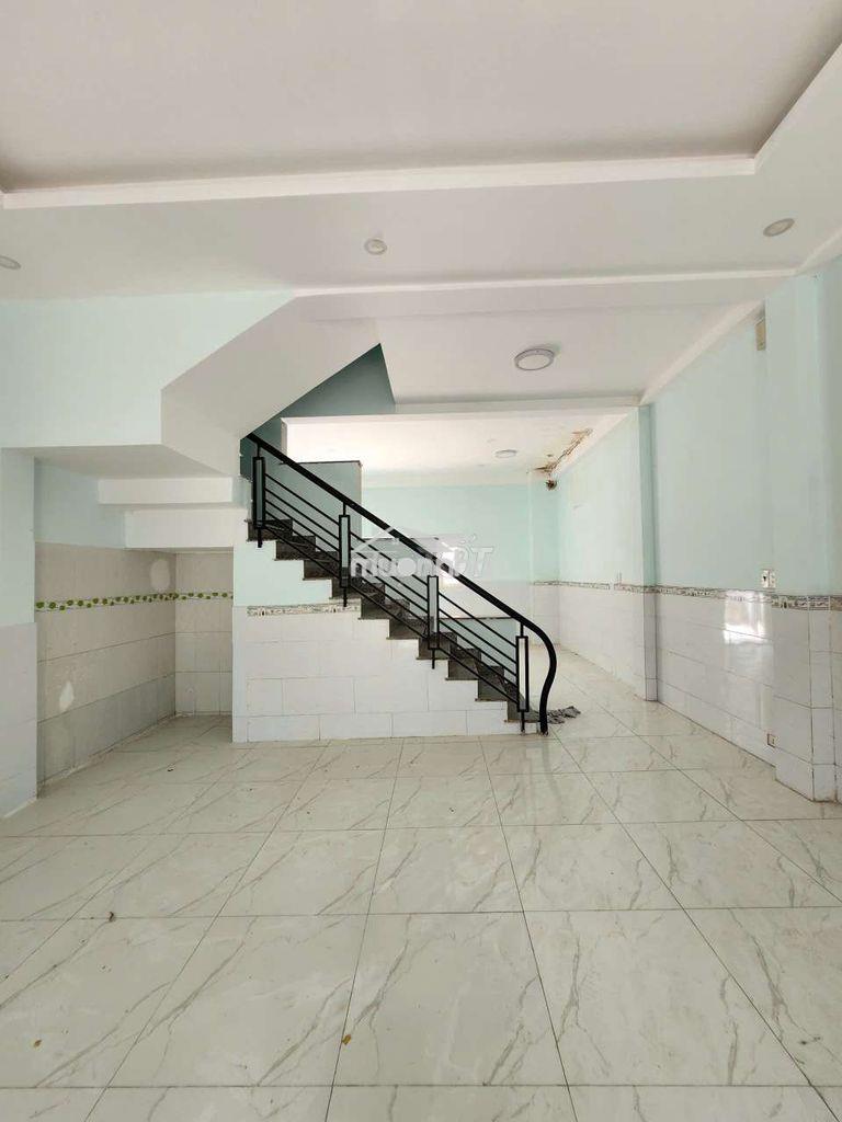 Nhà trệt lầu có sân sau rộng - 3