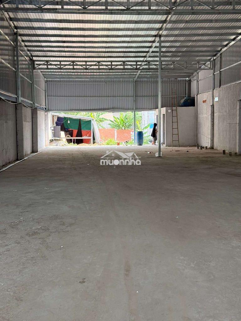Chính chủ cho. thuê kho bãi 750m2 mặt tiền đường lớn 2 conter tránh