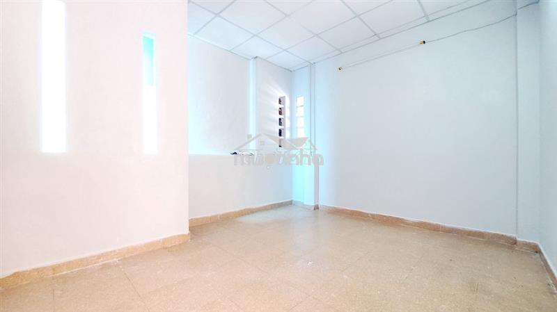 Còn 2 phòng 20m2, ngay sân thượng rất mát, mới sơn sửa (wc dùng chung)