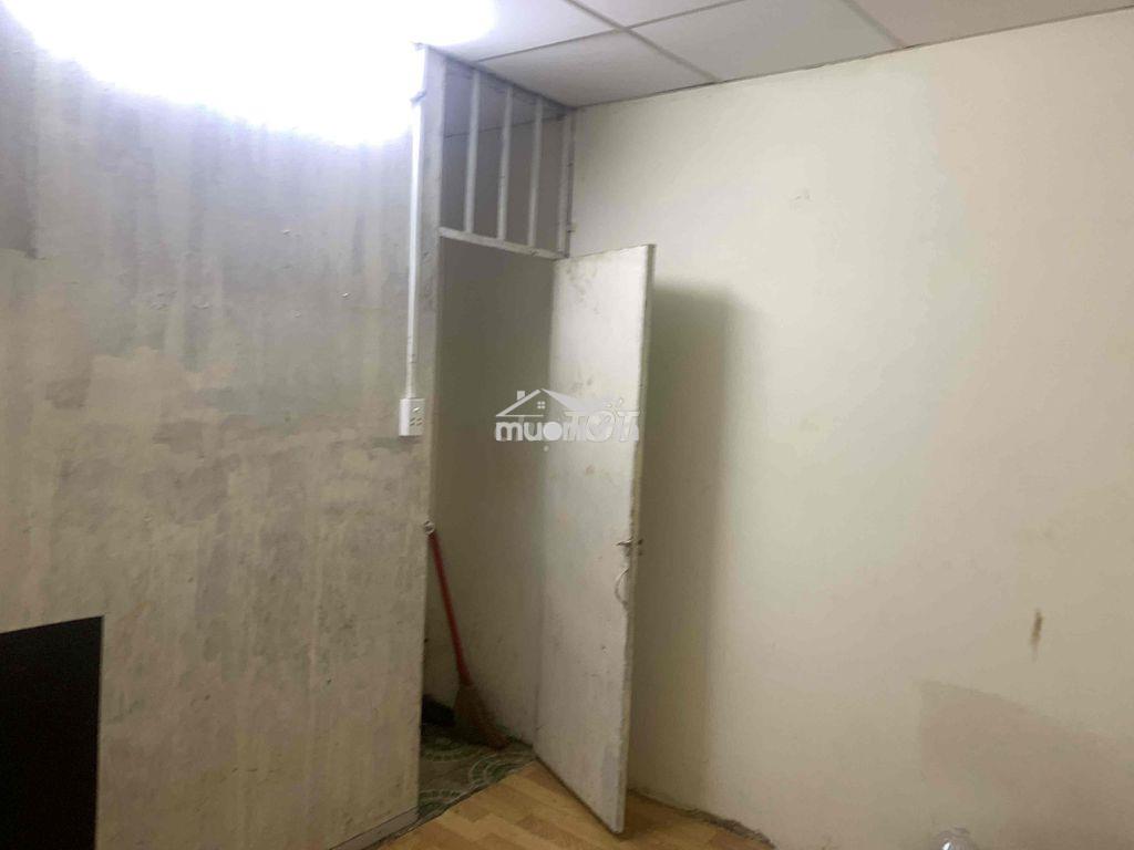 Nhà loi di riêng ko nấu ăn bằng gas , nước 100k/1 th điện 3,5k/1 kw - 3