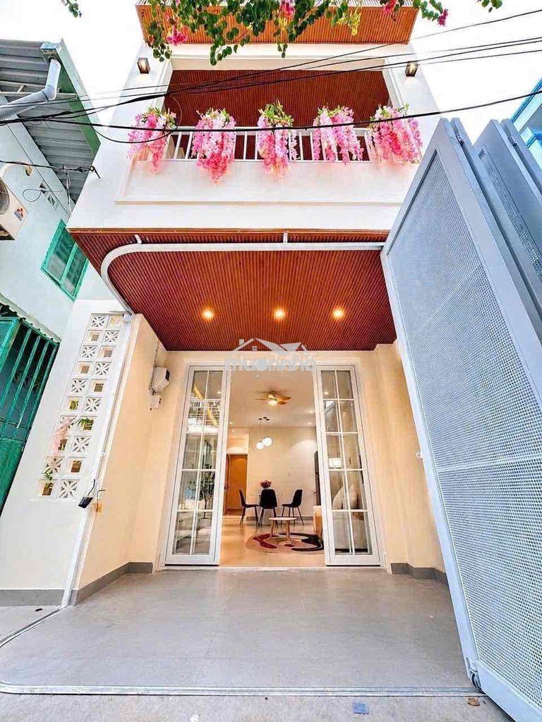 Bán căn nhà mới vào ở liền trung tâm quận 7