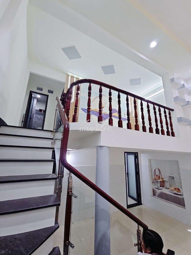 Nhà bình chuẩn dân tự xây 5 x 11 , 2 pngu - 2 wc  thổ cư full giá 1.35 - 2