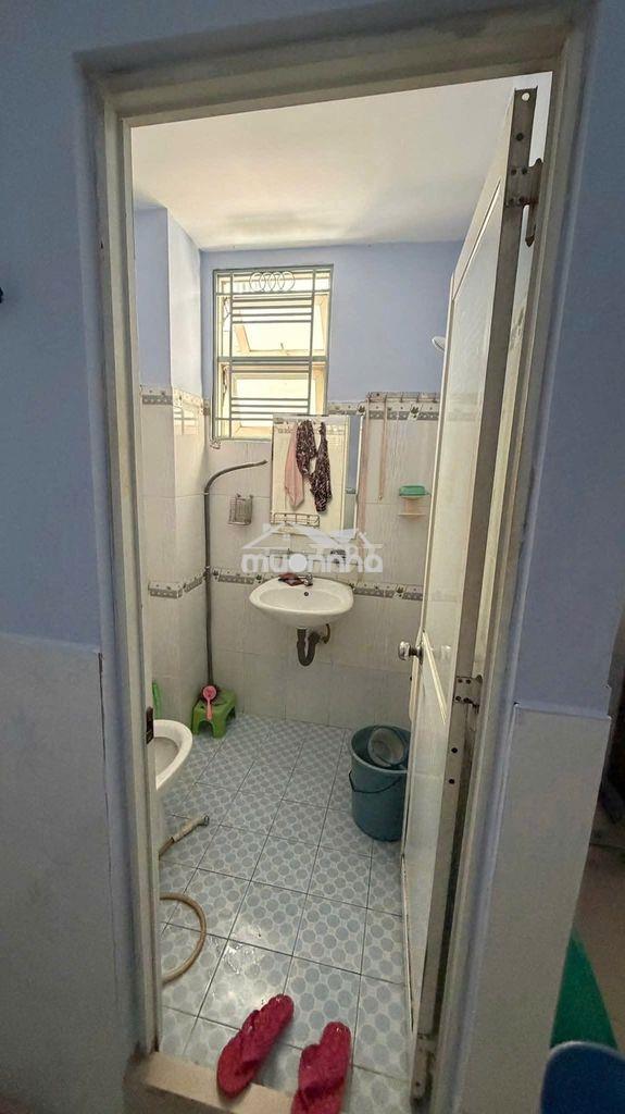 Nhà 625 trần xuân soạn 1 lầu sân thượng 2pn 2wc căn góc thoáng mát