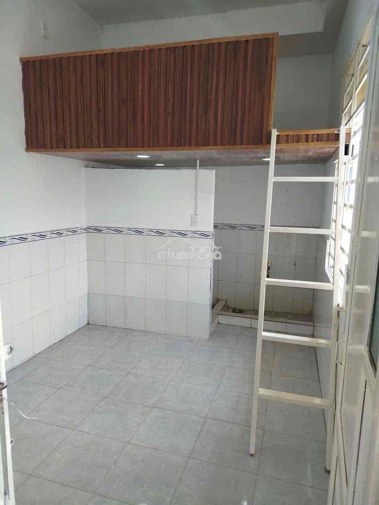 Phòng có gác sẵn máy lạnh ngay gần nhà thờ phaolo - 3