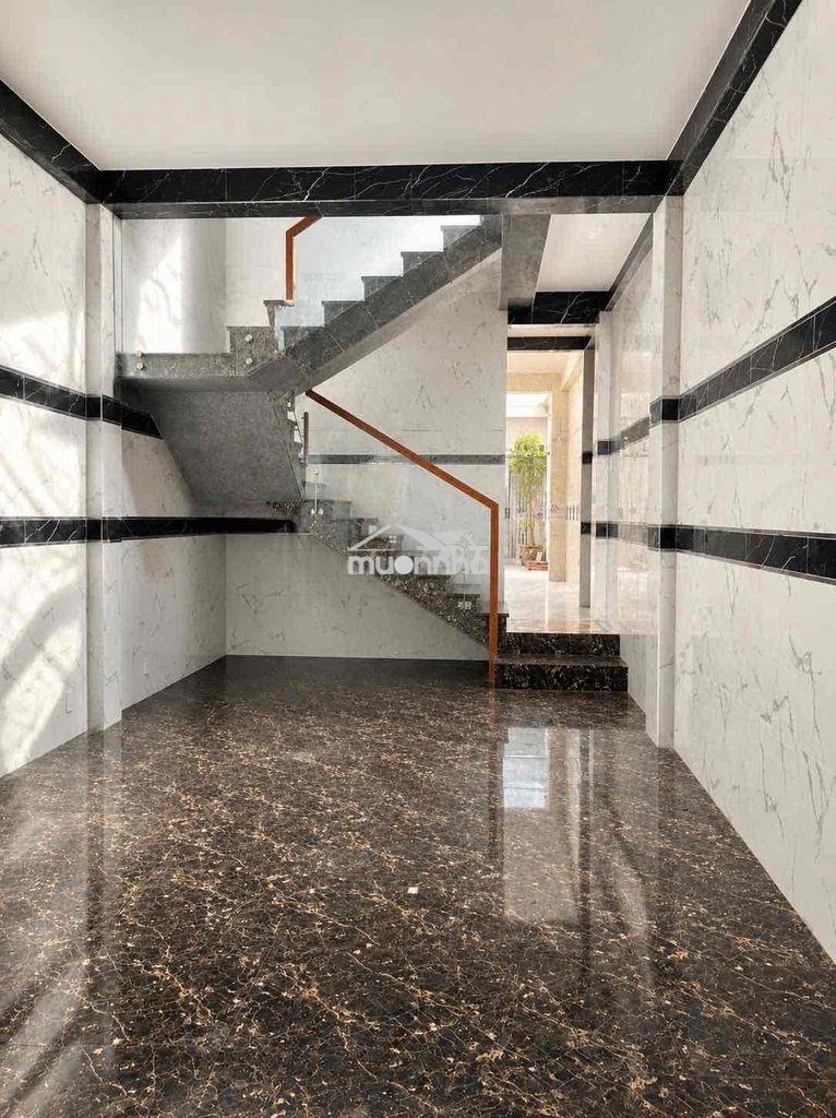 Nhà đối diện công viên khu tên lửa 4x25,3.5 tấm,6 phòng