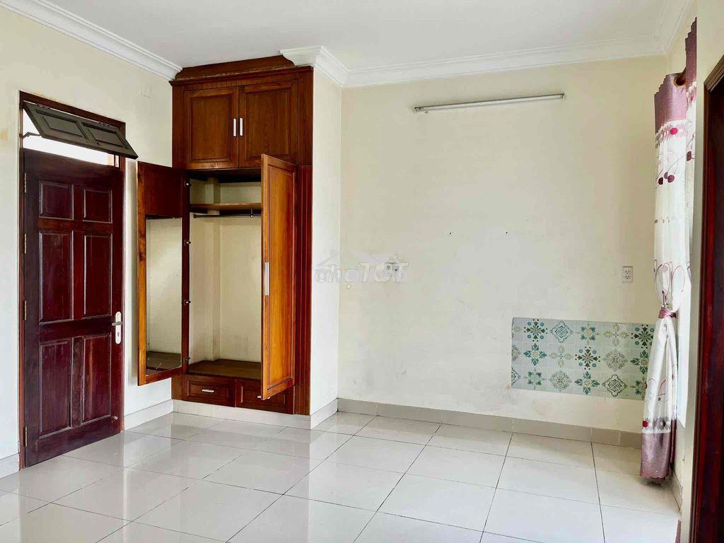 Phòng ban công, cửa sổ, nước nóng lạnh, cầu bà tàng p7 q8 - 3